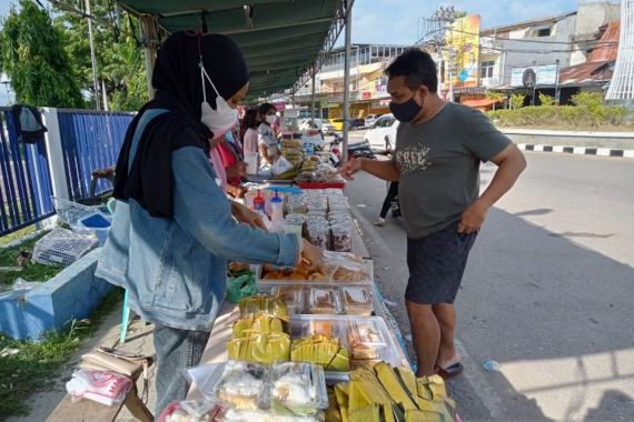 Buntut Kenaikan Harga Minyak Goreng, Takjil Semakin Mahal - JPNN.COM