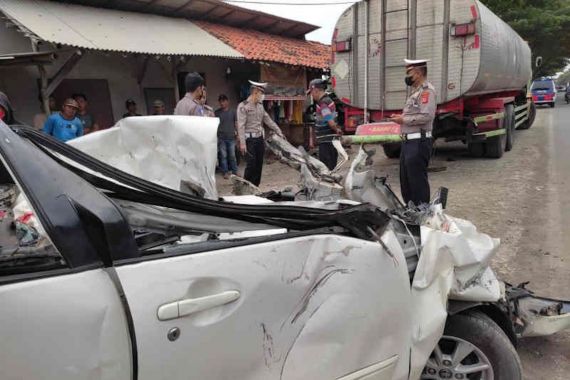 Kecelakaan Maut di Jalur Pantura Cirebon, Enam Orang Tewas - JPNN.COM