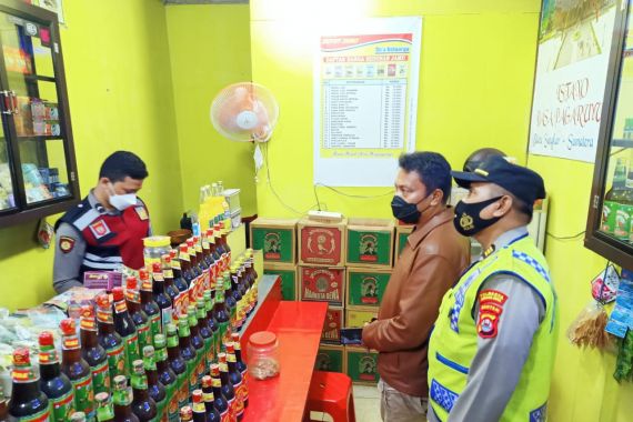 Polisi Terima Info dari Warga, Toko Jamu Langsung Digeledah, Ternyata - JPNN.COM