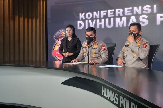 Si Perekrut Indra Kenz Ini Tak Berkutik, Polisi Menangkapnya Malam Hari di Bali - JPNN.COM