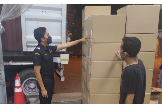 Bea Cukai Yogyakarta Asistensi Ekspor 26,6 Ton Pakaian ke Jerman dan AS - JPNN.COM