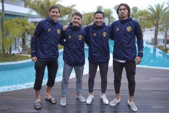 Arema FC Bergerak Cepat, Empat Pemain Baru Sudah Merapat - JPNN.COM