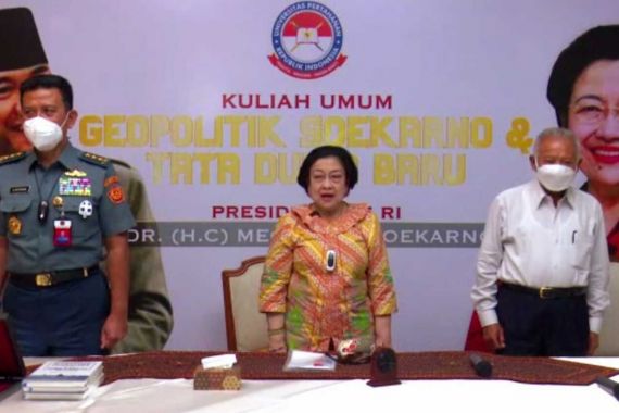 Beri Kuliah Umum di Unhan, Megawati Minta Mahasiswa Jangan Lembek - JPNN.COM