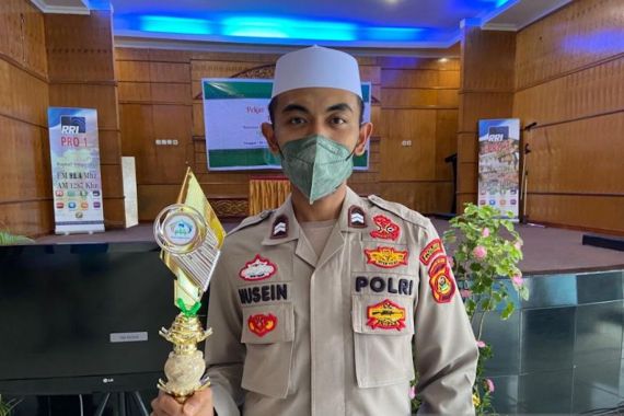 Jadi Qari Terbaik di PTQ RRI, Anggota Polri Ini Mewakili Sumsel di Tingkat Nasional - JPNN.COM