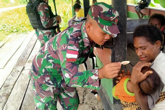 Prajurit TNI Gencar Sambangi Rumah Warga di Perbatasan RI-PNG, Ada Apa? - JPNN.COM