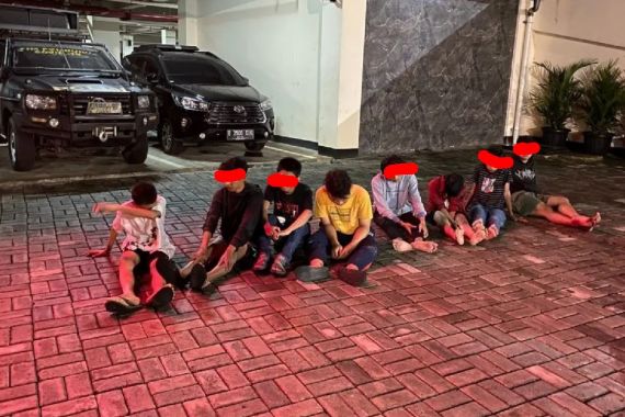 8 Pelaku Tawuran Sarung di Bekasi Dibekuk, Pas Diperiksa, Ya Ampun - JPNN.COM