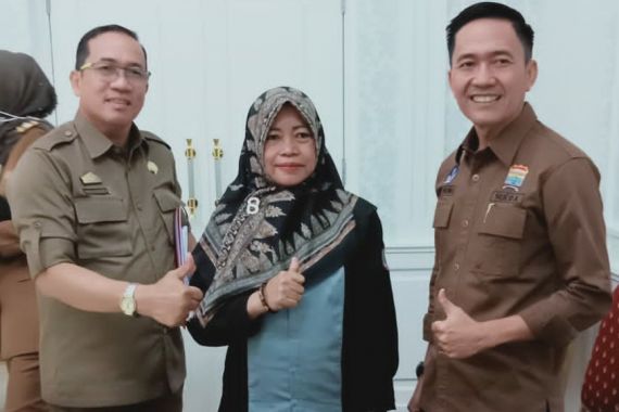 Ada Kabar dari Bu Susi Soal SK PPPK Seusai Bertemu Pak Sekda - JPNN.COM