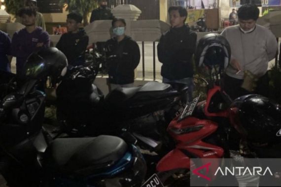 Belasan Motor Terjaring Operasi Balap Liar, Lihat Para Pemuda Ini, Lemas - JPNN.COM