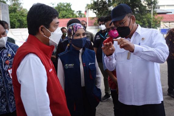 Menteri ESDM dan Dirut Pertamina Pastikan Suplai BBM di Kalimantan Berjalan Baik - JPNN.COM