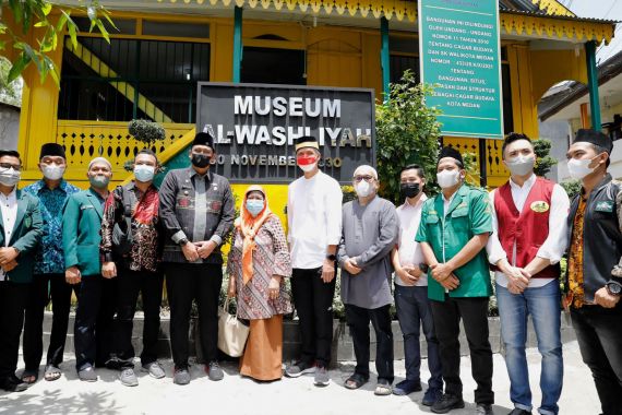 Ganjar Kunjungi Museum dan Masjid di Medan, Didampingi Menantu Presiden - JPNN.COM