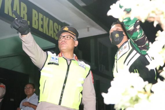 Gelar Patroli Skala Besar di Bekasi, Kombes Gidion: Sekali Mendayung, Dua Tiga Pulau Terlampaui - JPNN.COM