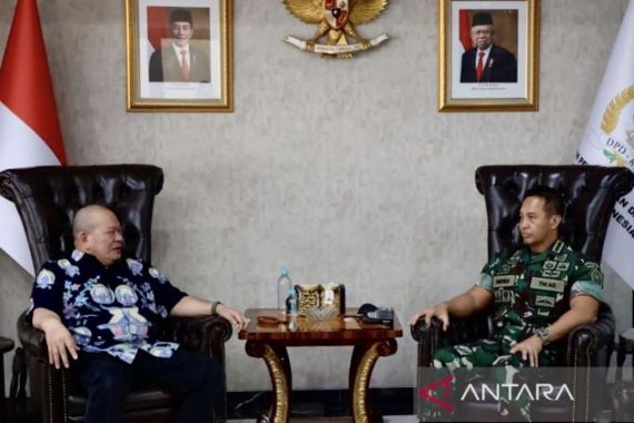 Jenderal Andika Sambangi Kediaman La Nyalla, Bicara soal Demo 11 April - JPNN.COM