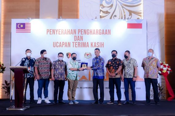 Bareskrim Polri Dapat Penghargaan dari Malaysia, Keren - JPNN.COM