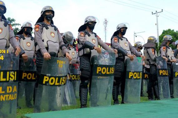 Irjen Akhmad Beri Perintah, Larang Polisi yang Amankan Demo 11 April Bawa Senjata Api - JPNN.COM