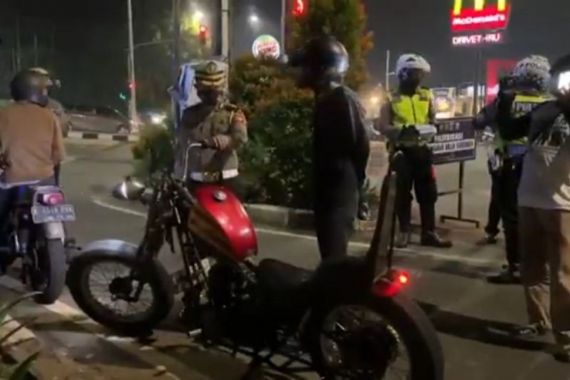 Minggu Dini Hari Polisi Menyebar di Sejumlah Titik di Jakarta, Lihat Itu - JPNN.COM