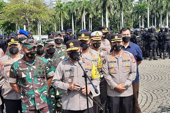 Pesan Tegas Irjen Fadil Terkait Demo 11 April, Jangan Ada Senjata Api - JPNN.COM
