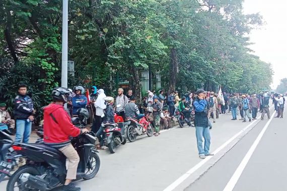 Massa Mahasiswa di Bekasi Tak Tanggung-tanggung, Targetnya Langsung DPRD - JPNN.COM