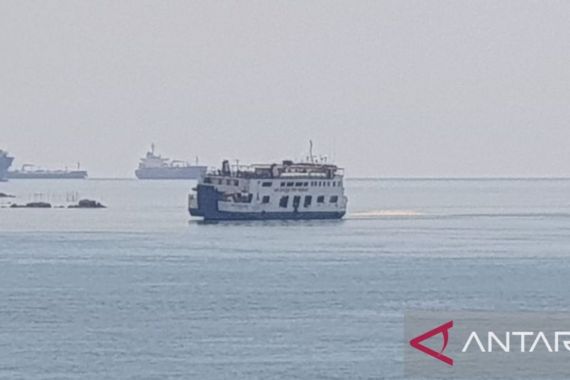 Kapal Roro Tanjung Burang Kandas di Perairan Tanjung Duren - JPNN.COM