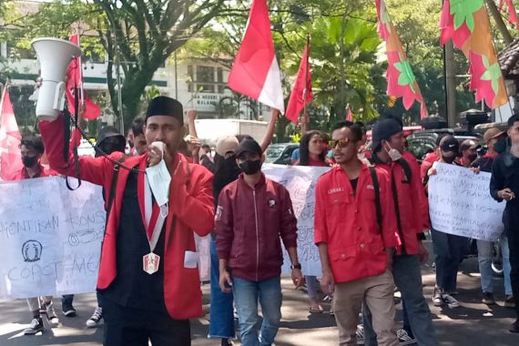 Simak, 6 Tuntutan GMNI Saat Aksi Demo 11 April, Termasuk Soroti Menteri Berkinerja Buruk - JPNN.COM