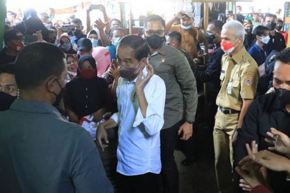 Pesan Jokowi ke Ganjar Saat Keduanya Satu Mobil, Penting - JPNN.COM