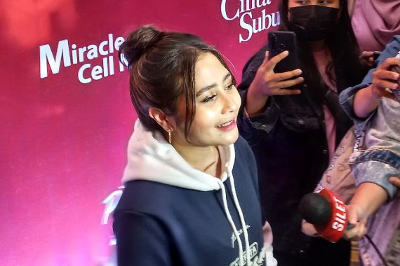 Prilly Latuconsina Bercerita Soal Mendiang Sang Kakek - JPNN.COM