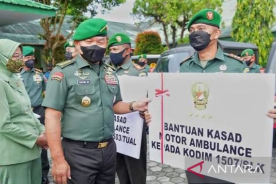 Jenderal Dudung Menyerahkan Bantuan 5 Ambulans Bermotor di Kodam Pattimura - JPNN.COM