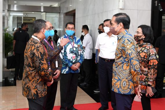 Pak Jokowi Lagi Senang, Misinya Mulai Terwujud, Ada Luhut juga - JPNN.COM