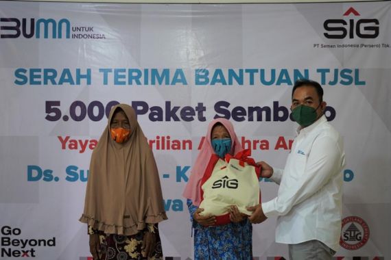 SIG Salurkan 33 Ribu Paket Sembako ke Jawa Hingga Sulawesi Selatan - JPNN.COM