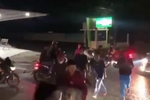 Viral, Video Puluhan Remaja Diduga Tawuran, AKP Somantri: Cari Konten Saja - JPNN.COM