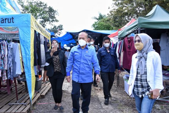Kunjungi Wisata Belanja di Garut, Syarief Hasan Ingin Pelaku UMKM Diberi Pendampingan - JPNN.COM