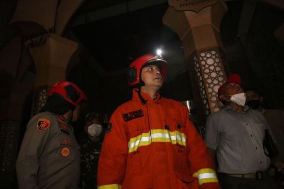 Kebakaran Tunjungan Plaza 5 Surabaya, Eri: Api Bisa Dipadamkan Dalam Waktu 18 Menit - JPNN.COM