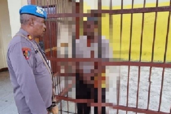 Lihat Nih, Oknum Polisi Mendekam di Tahanan, Diduga Aniaya Pedagang Cilok - JPNN.COM