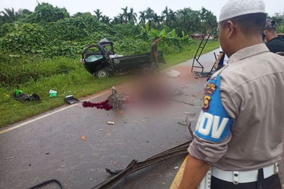 Kecelakaan Maut Dua Mobil Bak Terbuka di Tanjab Timur, Begini Kondisinya - JPNN.COM