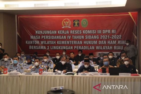 Di Depan Anggota Komisi III DPR, Jahari Sitepu Tegaskan Sudah Pecat 6 Pegawai Lapas dan Rutan  - JPNN.COM