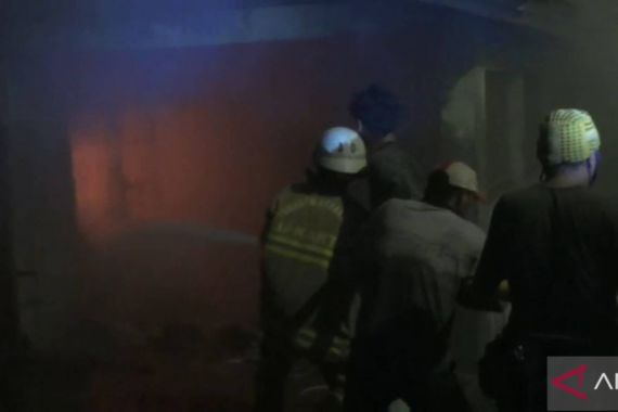 Kebakaran di Pademangan Jakut, Begini Nasib Seluruh Penghuni Rumah - JPNN.COM
