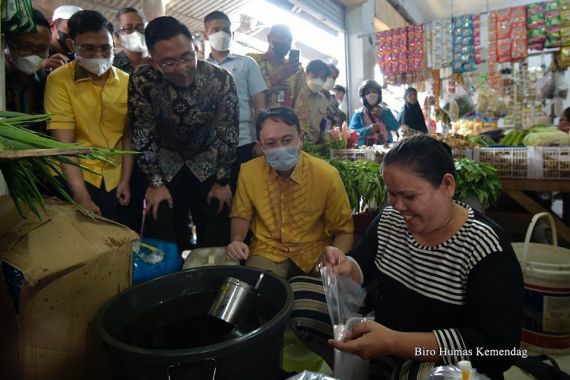 Wamendag Lega dapat Laporan Pedagang Pasar soal Minyak Goreng Curah - JPNN.COM