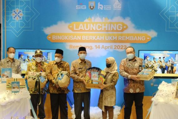 PT Semen Gresik Luncurkan Program Bingkisan Berkah UKM Rembang - JPNN.COM