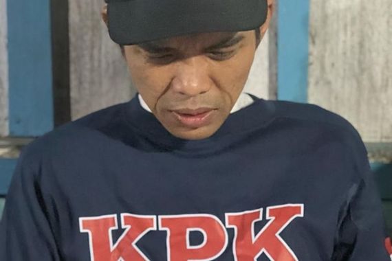 Viral, Foto Ustaz Abdul Somad dengan Wajah Menunduk Pakai Baju KPK, Lihat Nih - JPNN.COM