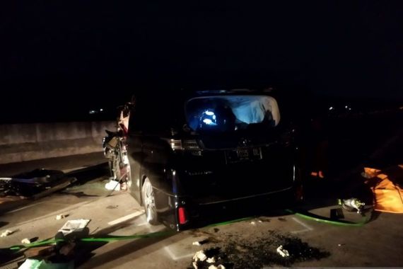 Rombongan Grup Musik Debu Kecelakaan di Tol Pasuruan, Pasangan Suami Istri Tewas - JPNN.COM