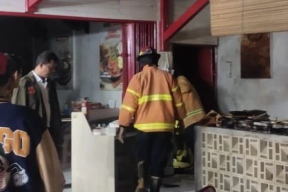 Kebakaran Rumah Makan di Bekasi, 4 Orang jadi Korban - JPNN.COM