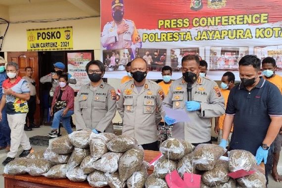 5 Warga Papua Nugini Bawa 21,9 Kg Ganja, Langsung Diciduk Polisi di Jayapura  - JPNN.COM