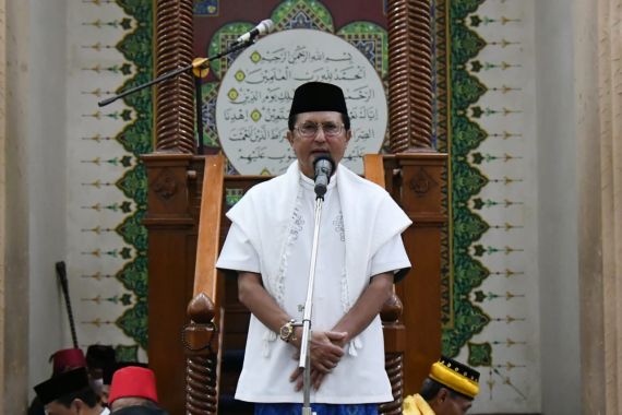 Fadel Muhammad Peringati Nuzululqur'an, Ajak Jemaah Cintai Al-Qur'an - JPNN.COM