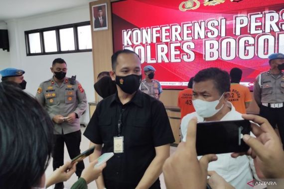 MR sudah Ditangkap Polisi, Kelakuannya Memang Biadab, Anak Sendiri Digarap - JPNN.COM