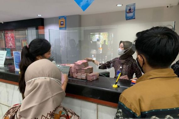 Bayar Denda Rp 800 Juta, Bandar Narkoba Ini Bebas dari Penjara, Lihat Tuh Duitnya - JPNN.COM