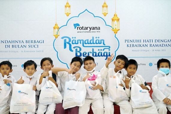 Puluhan Anak Yatim Terima Santunan dari Rotaryana Prima - JPNN.COM