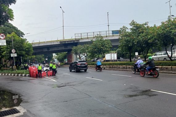 Ada Demo di Depan DPR, Polisi Alihkan Arus Lalin ke Jalan Gerbang Pemuda Senayan - JPNN.COM