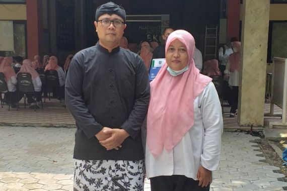 Pasutri Guru Honorer Ini Dilantik jadi PPPK, So Sweet - JPNN.COM