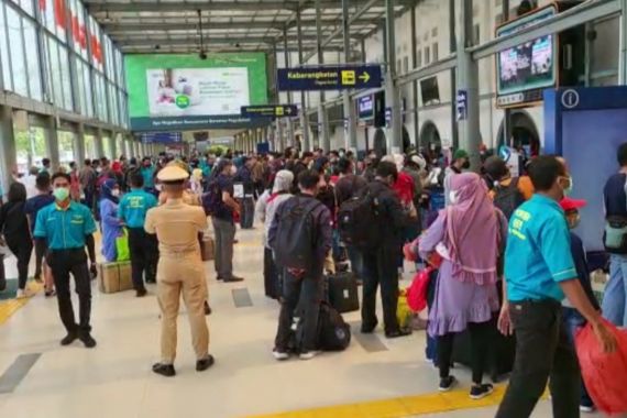 H-10 Lebaran, 9.300 Orang Tinggalkan Jakarta via Stasiun Pasar Senen - JPNN.COM