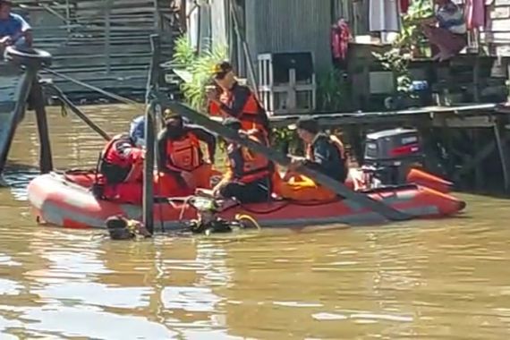 Reymundus Hilang Saat Berenang di Sungai Mahakam, Tim SAR Masih Terus Mencari - JPNN.COM