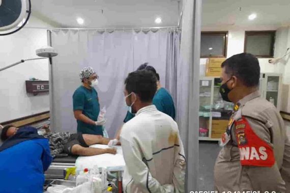 Diserang Sekelompok Pemuda, Bayu Bustomi Babak Belur, Tubuhnya Penuh Luka Tusuk - JPNN.COM